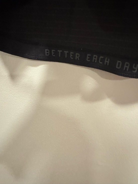 Lululemon License To Train Short Sleeve Shirt in Black Size Small - Picture 4 of 5